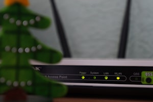 AX3000双频千兆智能家用路由器图1